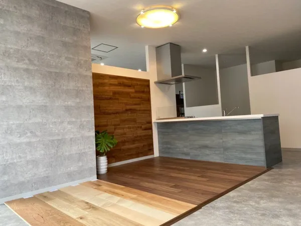 木の床 アクセントクロス　キチンリフォム